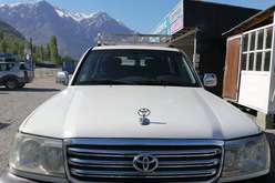 Toyota Land cruiser 100 - front view - Rent a car in Pamir, Tajikistan