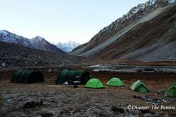 Lugar de campamento durante el trekking Sarez-Yashilkul